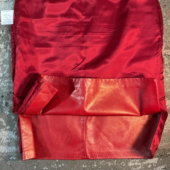 Danier red leather pencil skirt made in Canada - Picture 10 of 17